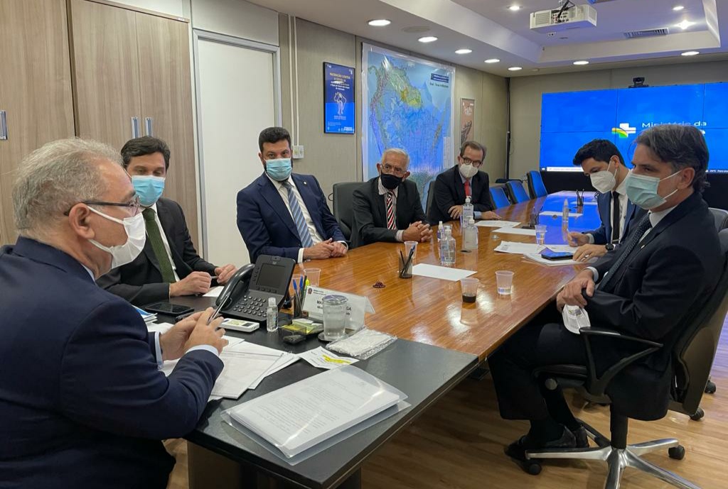 Yves busca recursos para Paulista junto ao Ministério da Saúde