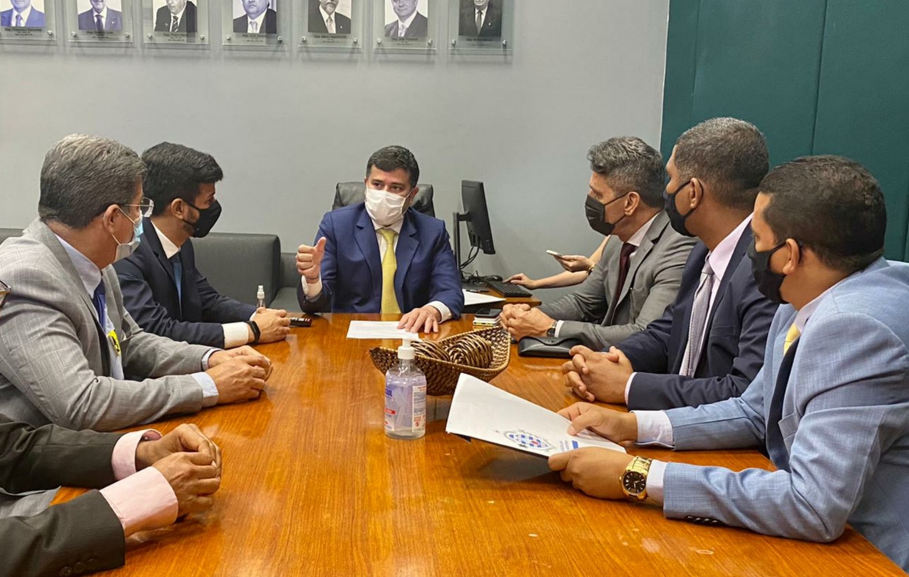 Deputado recebe pleito para ampliação de programas sociais