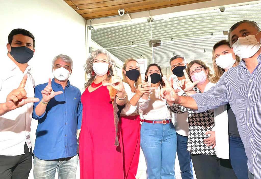 Aliados de Lula recebem ex-presidente na capital pernambucana