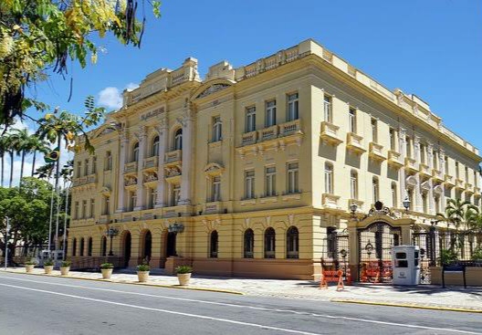 Cenário Político: pulverização da oposição favorece Frente Popular