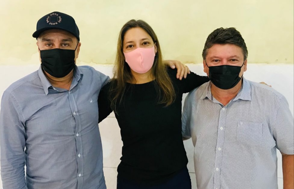 Ricardo Teobaldo celebra apoio conquistado em Feira Nova