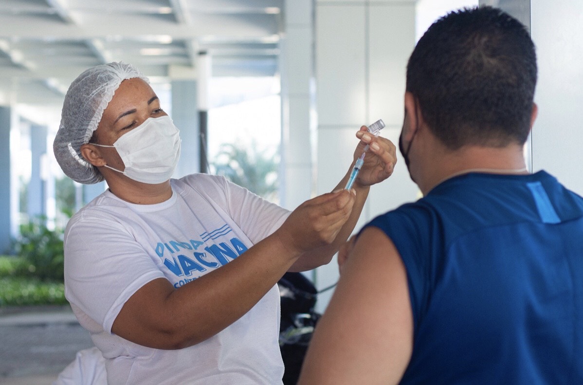 Olinda reduz para 25 anos a vacinação contra Covid-19