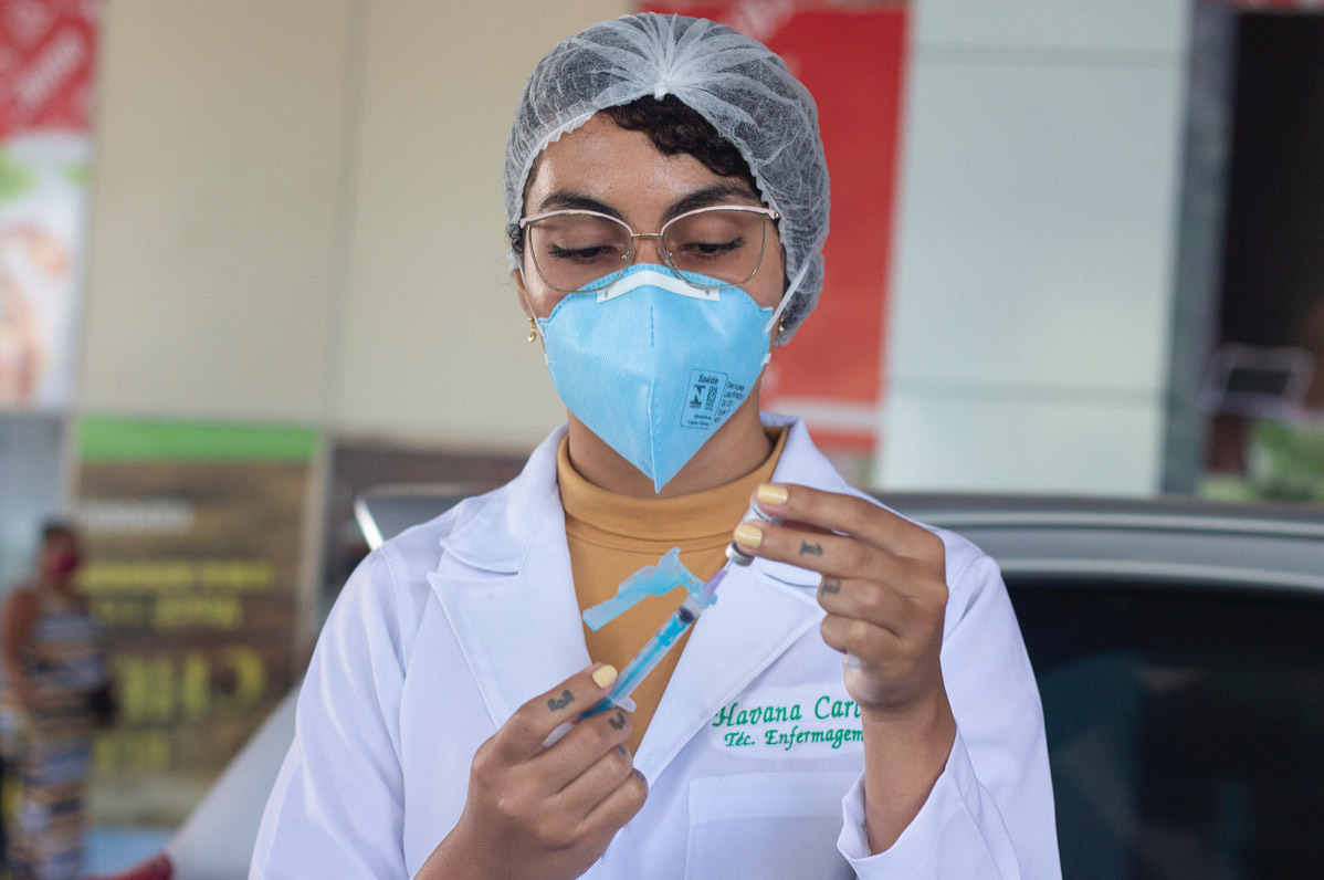 Olinda reduz idade de vacinação para pessoas com 29 anos