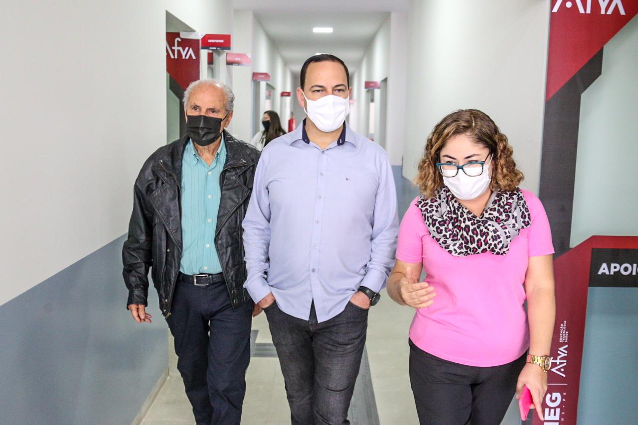 Sivaldo visita construção da Faculdade de Medicina de Garanhuns