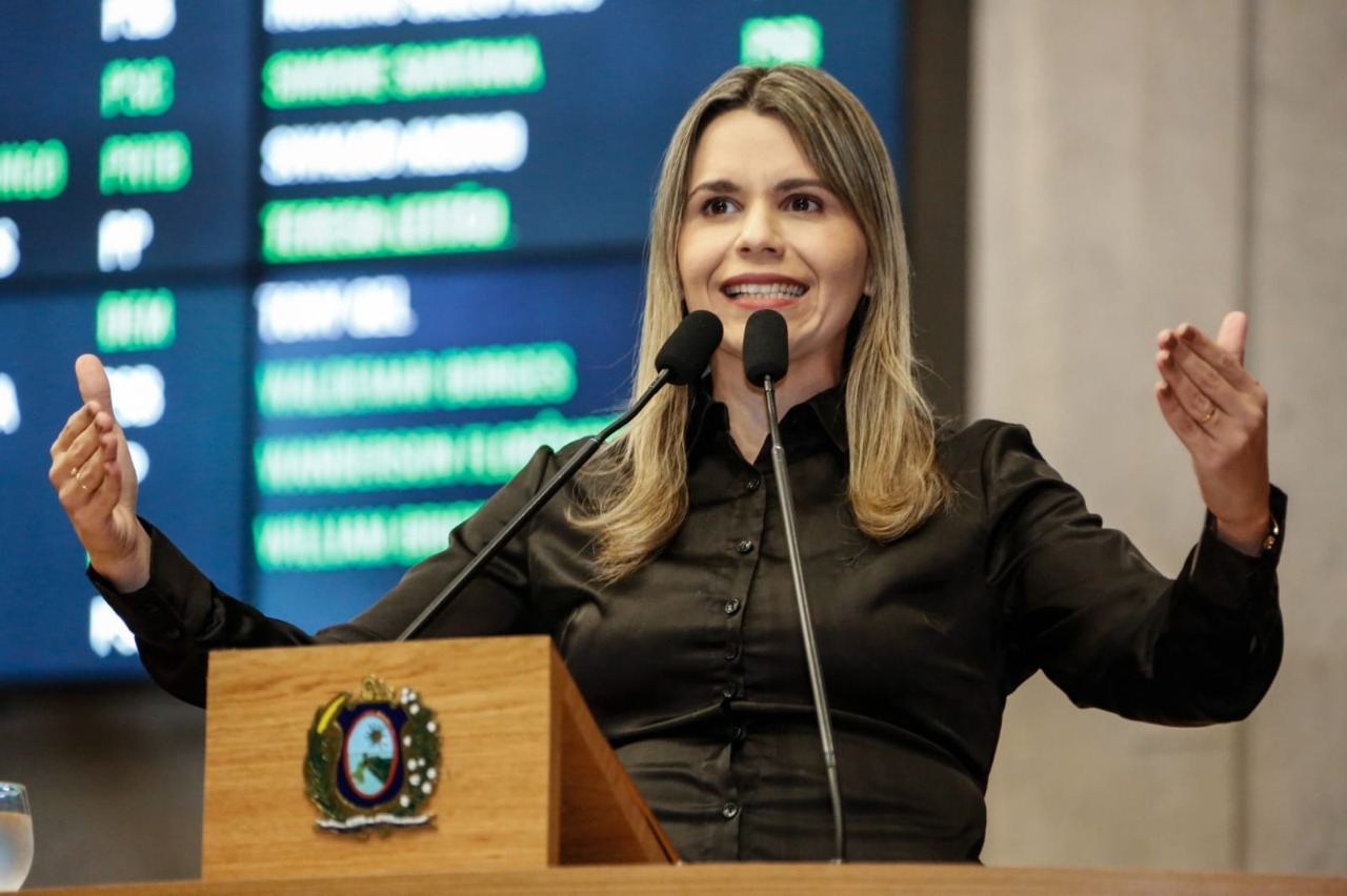 Professores reagem a projeto polêmico de deputada bolsonarista