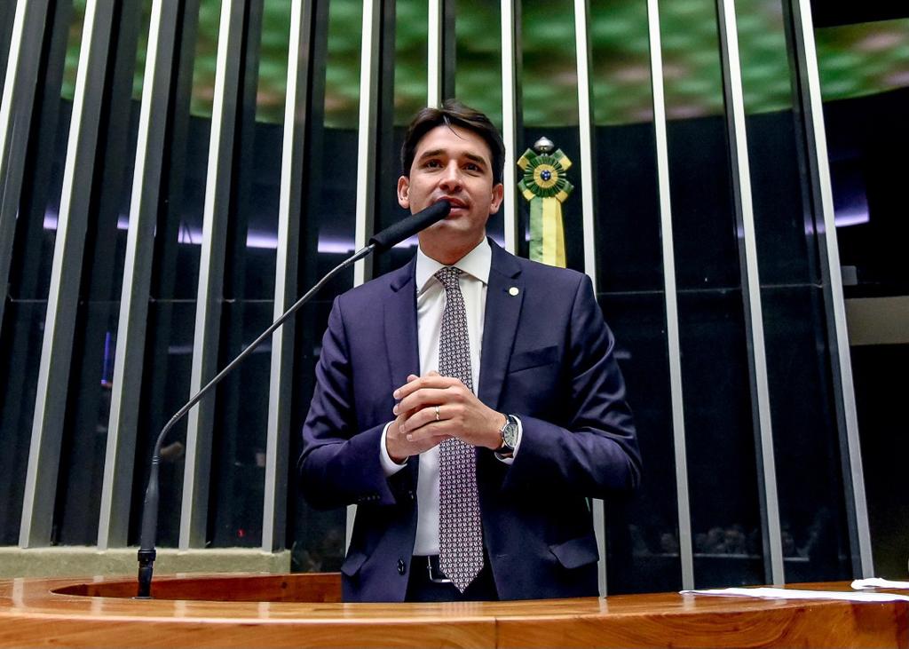 Projeto que institui federações de partidos é aprovado na Câmara