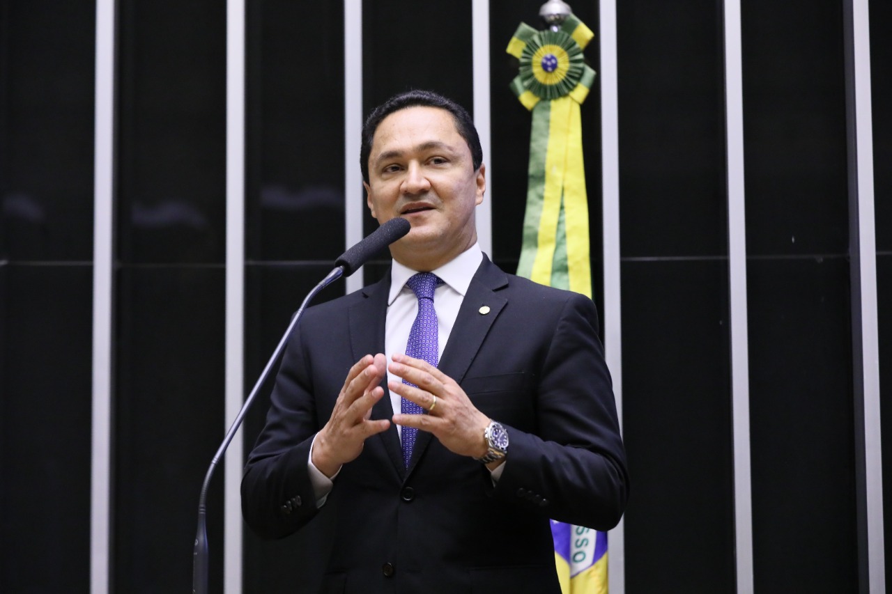 Câmara aprova projeto de André Ferreira que reduz conta de luz