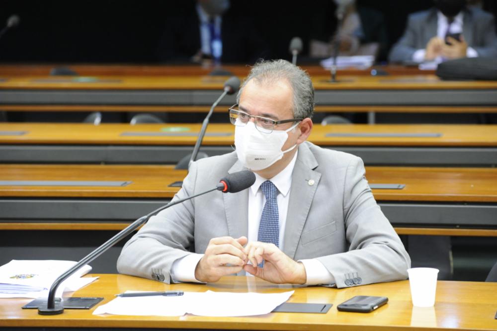 Danilo Cabral pede convocação de ministro por fala sobre crianças com deficiência