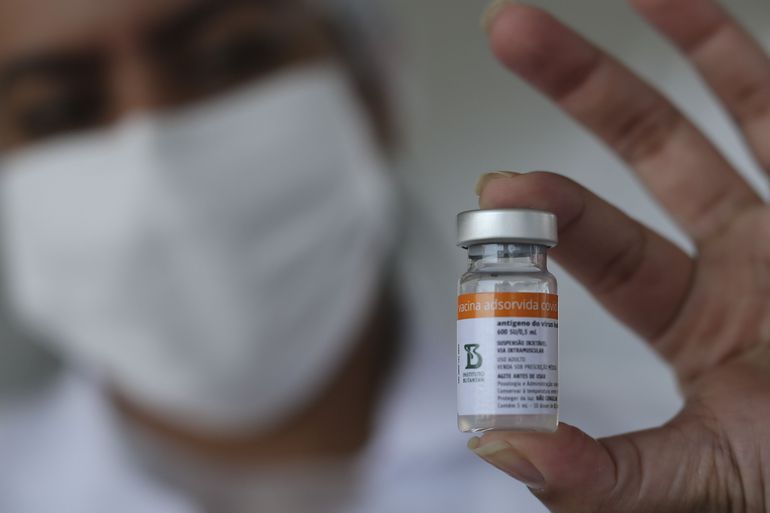 Projeto visa punir quem se recusar a tomar vacina contra Covid-19