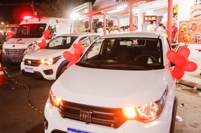 Prefeitura de Santa Cruz recebe nova frota de veículos