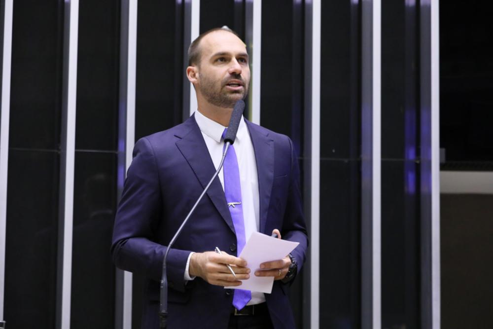 Eduardo Bolsonaro testa positivo para a Covid-19