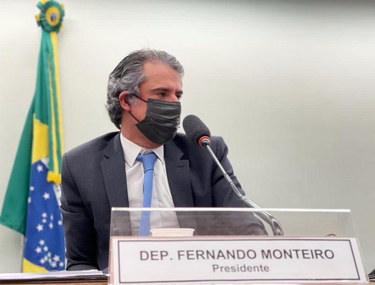 “Não é o ideal, mas é o possível”, diz Monteiro sobre PEC 32