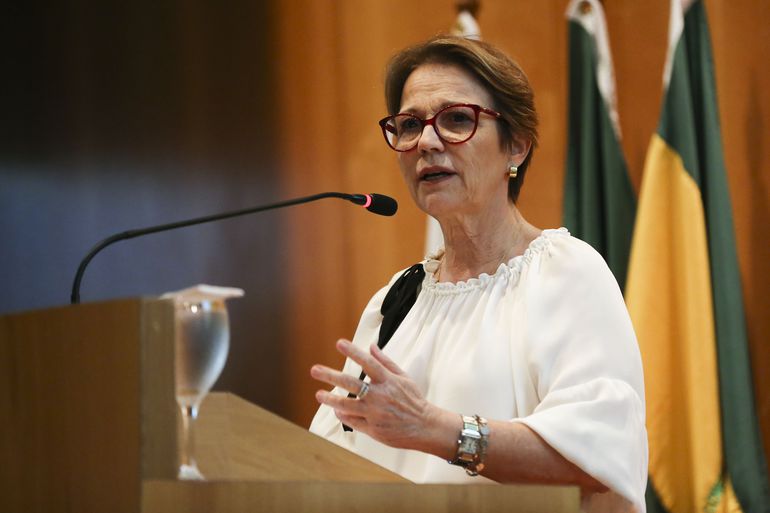 Ministra da Agricultura também testa positivo para a Covid-19