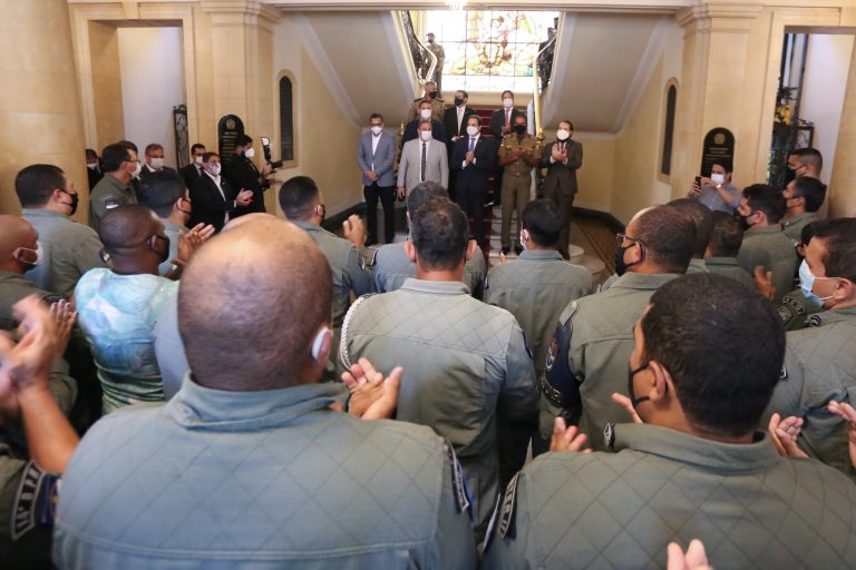 Paulo recebe PMs para celebrar Lei de Promoção de Militares