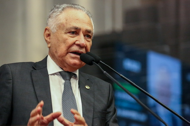 Deputado condena restrições ao acesso aos templos e igrejas