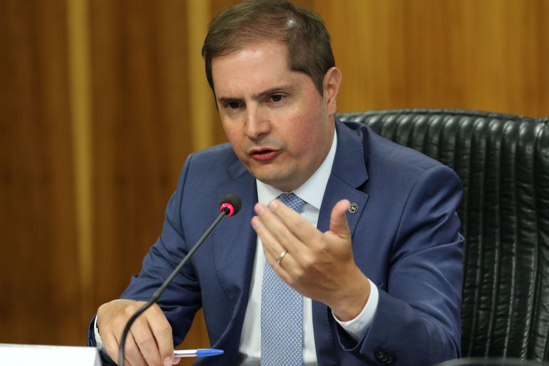 Ministro da AGU testa positivo para a Covid-19