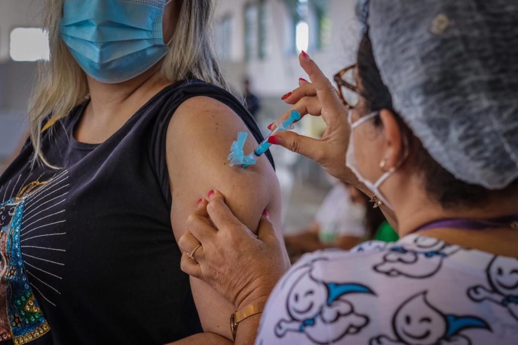 Caruaru vacinou 90% da população adulta com pelo menos uma dose