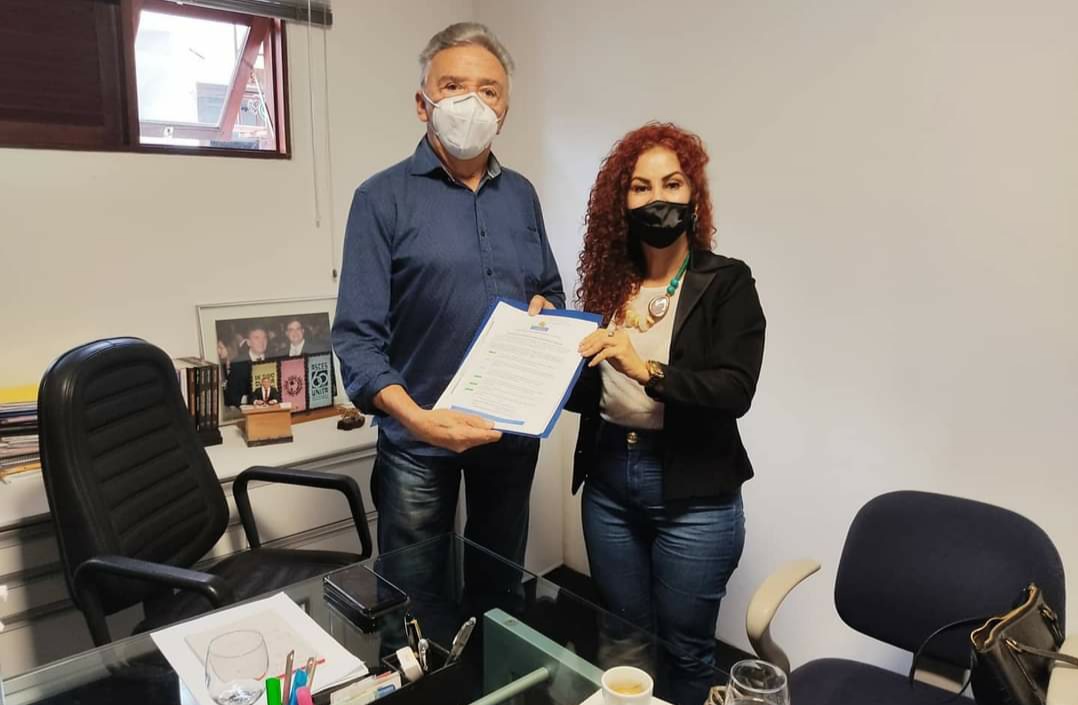 Queiroz mostra entrosamento com Perpétua