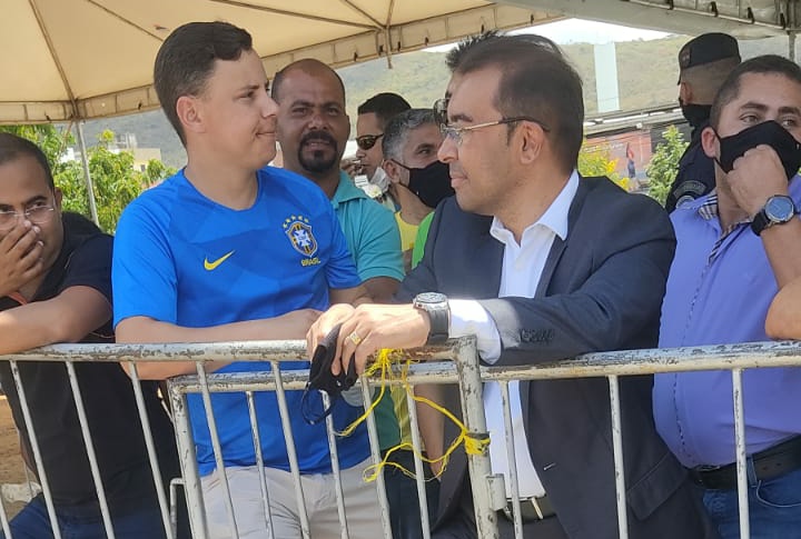 Prefeito de Toritama leva ‘bolo’ de Bolsonaro e vira piada