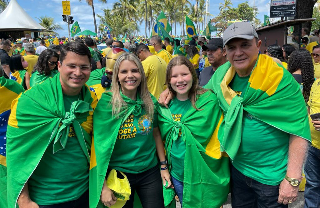 Família Tércio defende liberdade e Constituição Federal em ato