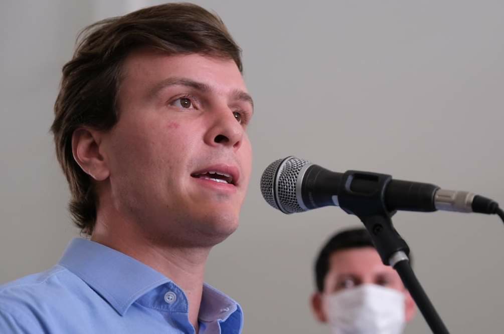 Miguel anuncia modernização em iluminação de Petrolina