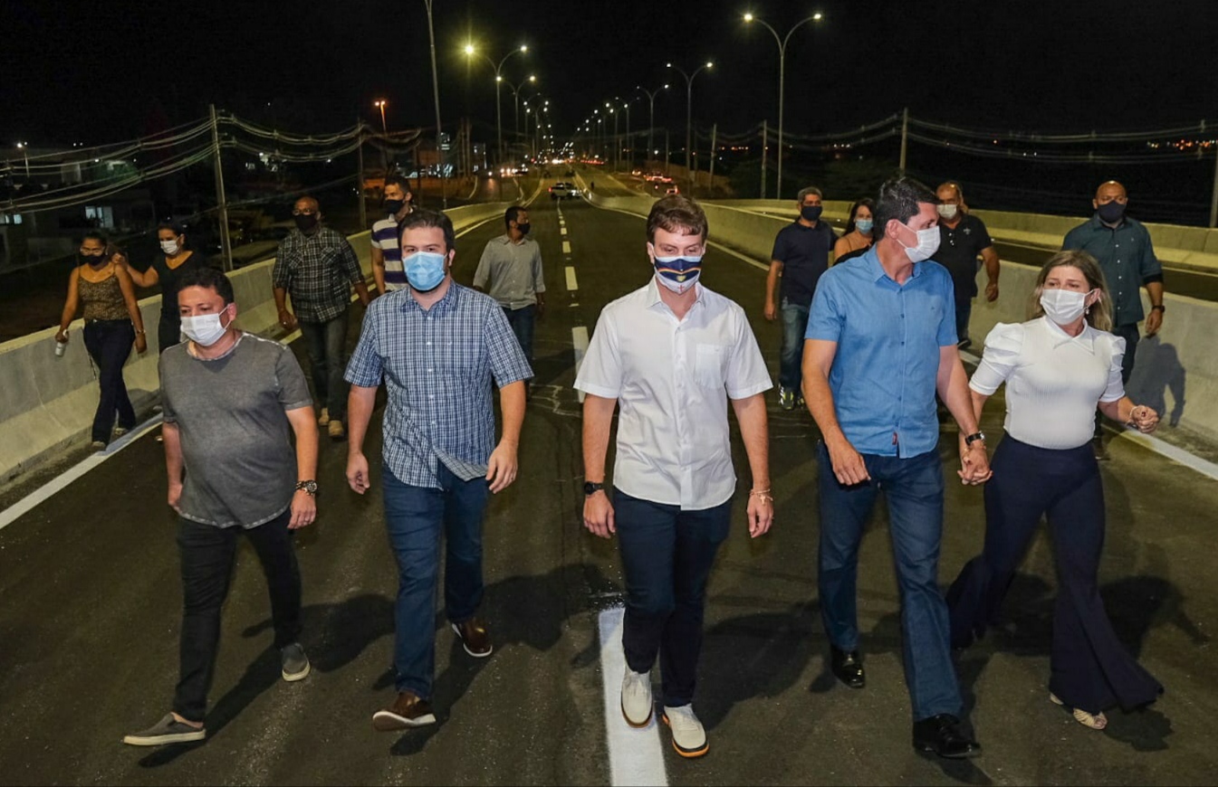 Miguel Coelho entrega viaduto e celebra conclusão de obra
