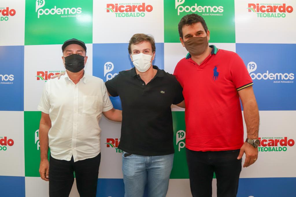 Ricardo Teobaldo recebe prefeitos de Paudalho e Petrolina
