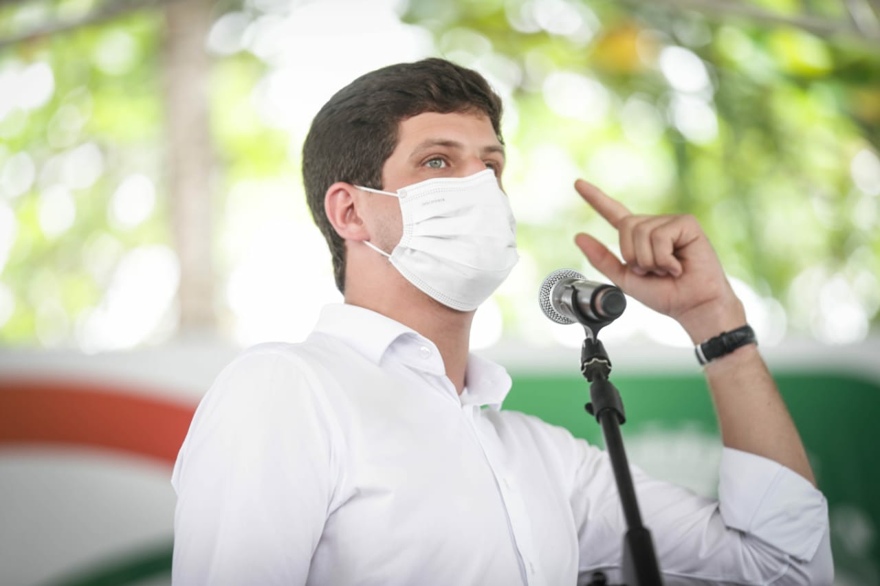 João Campos defende o impeachment de Bolsonaro