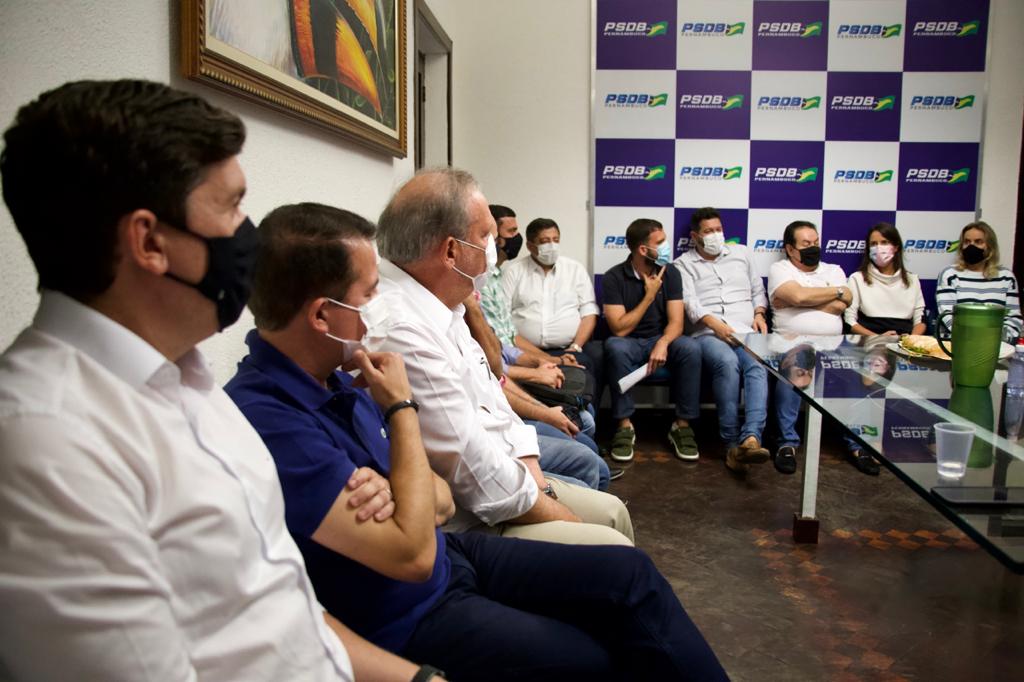 Raquel coordena reunião com pré-candidatos do PSDB