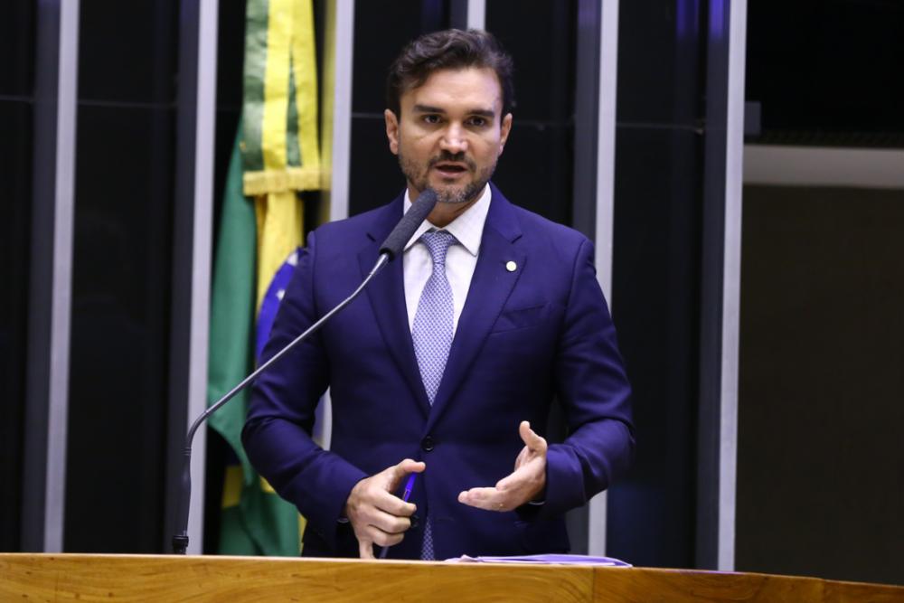 Relator da reforma tributária deixa PSDB e migra para o PSL