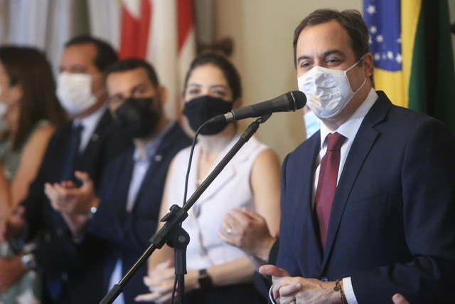 Paulo Câmara anuncia concurso para 3,5 mil professores