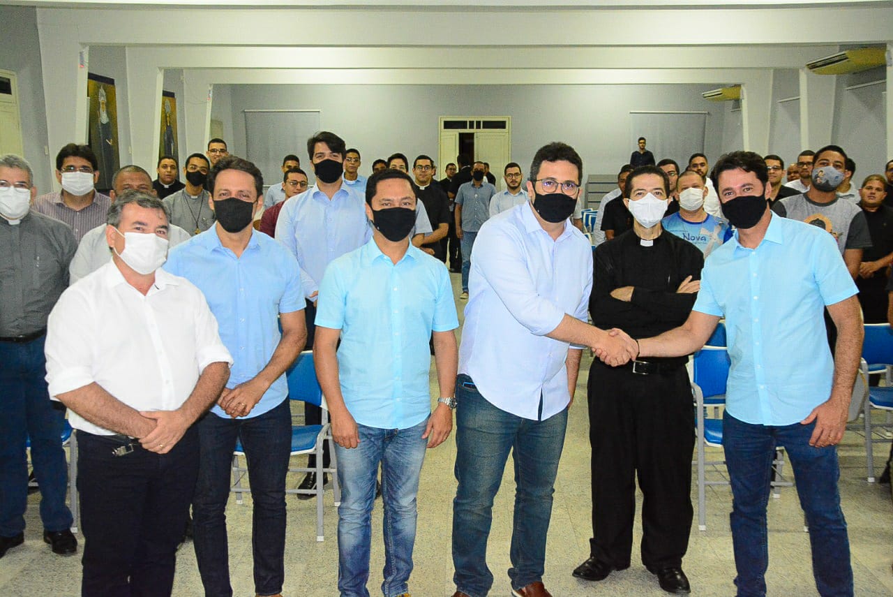 Anderson visita seminário católico e prega união de Pernambuco