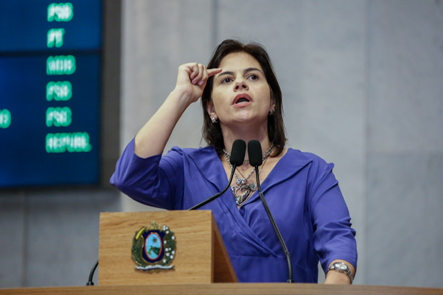 Priscila cobra retorno da obra do Hospital da Mulher de Caruaru