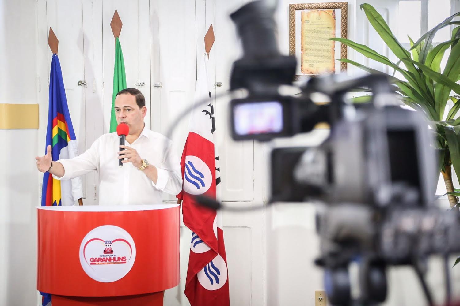 Sivaldo Albino anuncia benefícios para professores