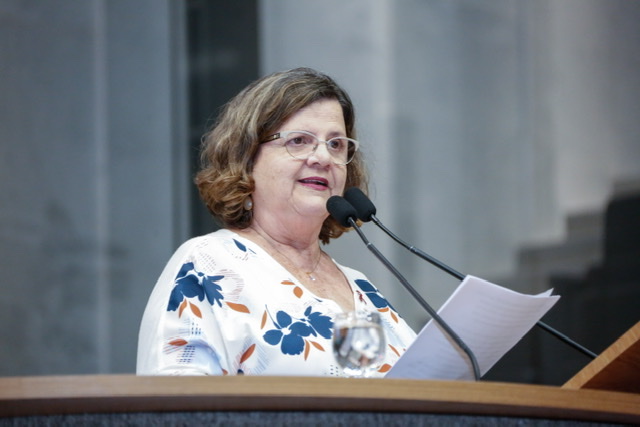 Teresa Leitão comemora anúncio de restauração da PE-75