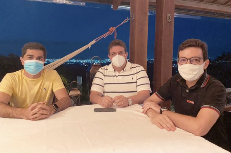 Raffiê vai à mesa com Wolney