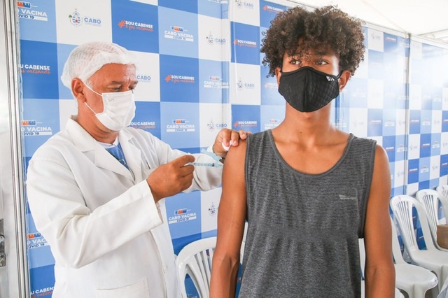 Cabo anuncia vacinação para adolescentes com 12 anos