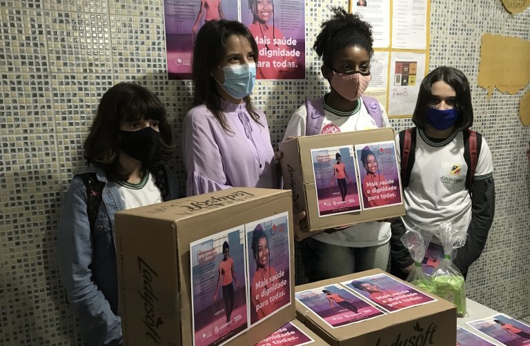 Caruaru realiza entrega de absorventes higiênicos