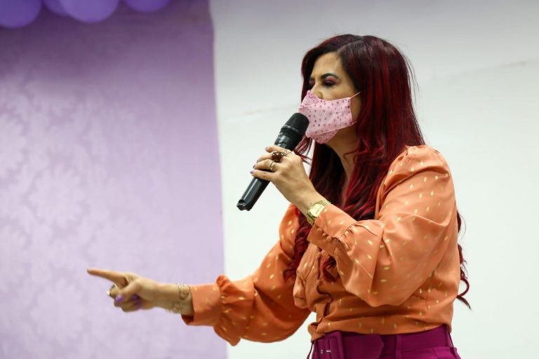 Gleide apresenta projeto para combater assédio sexual no ambiente de trabalho