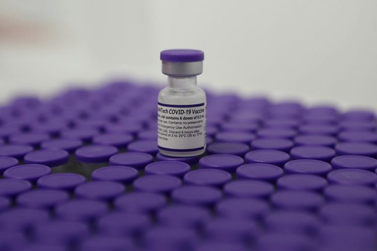 Pernambuco recebe maior remessa de vacinas da Pfizer