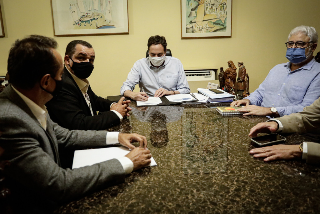 Paulo autoriza requalificação de estrada no Agreste