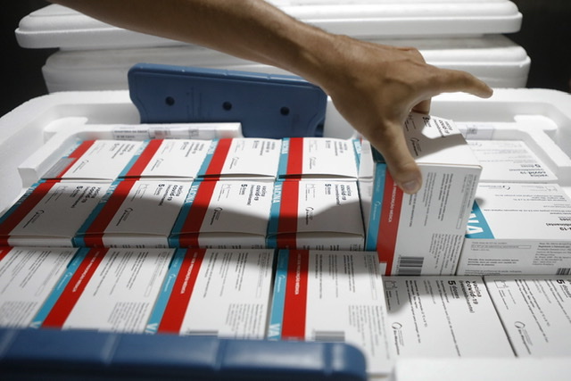 Pernambuco recebe mais 326,6 mil doses de vacinas