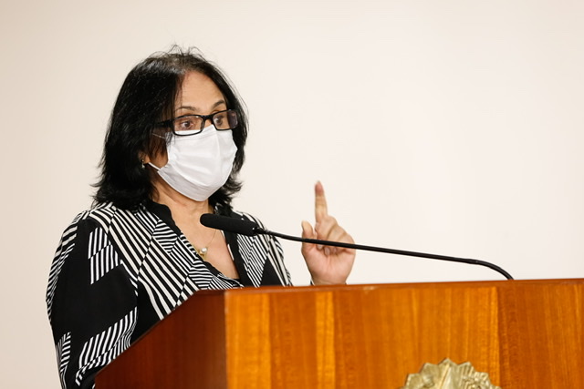 Túlio pede que MPF investigue Damares por improbidade