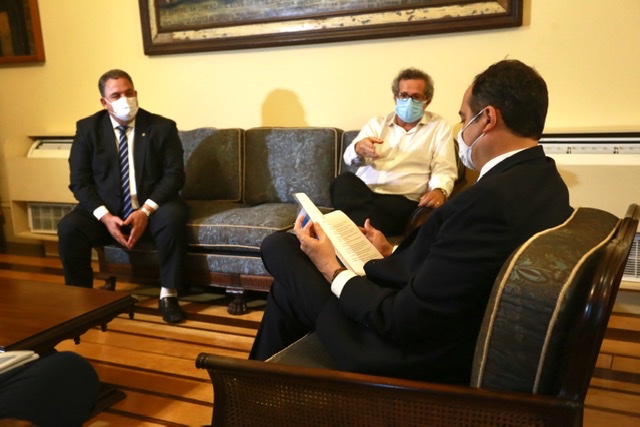 Paulo Câmara recebe relatório final do ‘Fala Pernambuco’