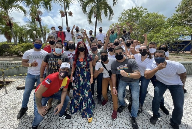 Gleide comemora convocação de concursados da segurança pública