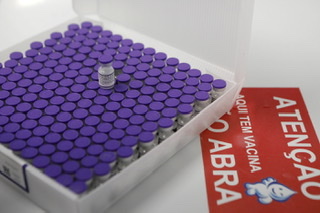 Mais de 117 mil doses da Pfizer chegam a Pernambuco