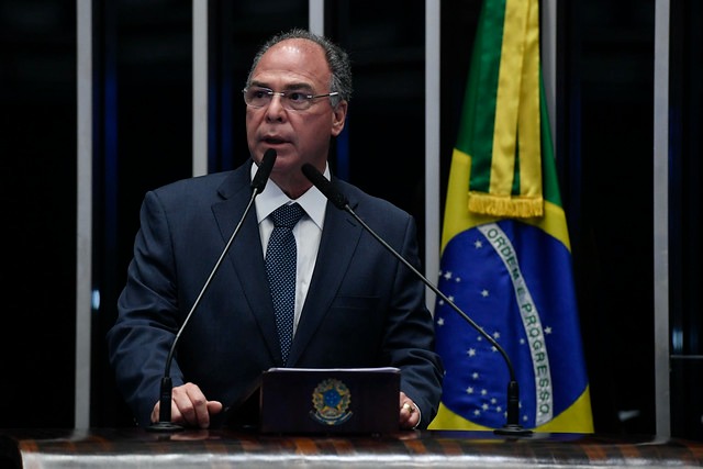 Fernando Bezerra defende privatização dos Correios