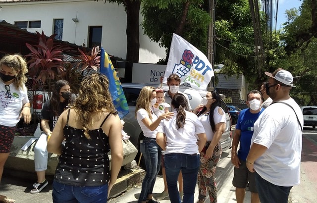 Militantes do PDT reforçam pré-campanha de Ciro no Recife