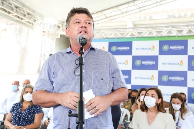 Sileno anuncia implantação de cozinha comunitária em Escada