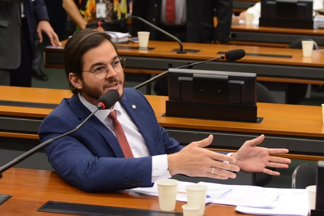 Túlio Gadêlha sai em defesa de Ciro Gomes